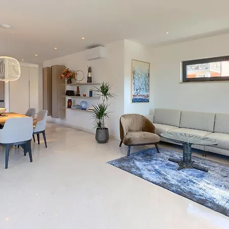 Awesome In With Kitchen * Bašanija