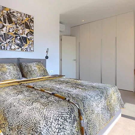 Awesome In With Kitchen Holiday home *
