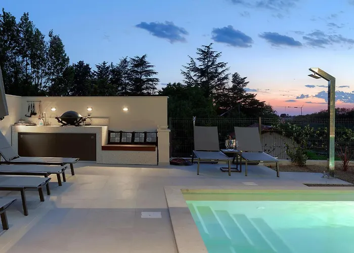 Awesome In With Kitchen 펜션 *