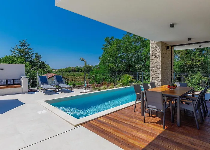 펜션 Awesome In With Kitchen Bašanija