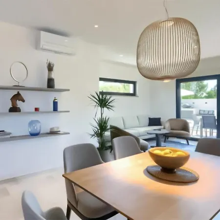 Awesome In With Kitchen Holiday home Basanija