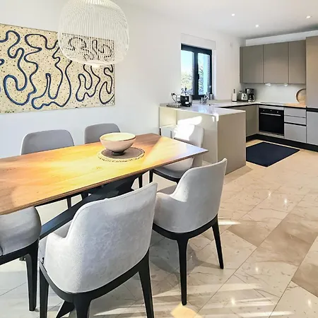 Awesome In With Kitchen Holiday home *