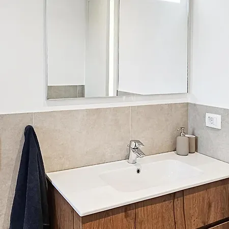 Awesome In With Kitchen Holiday home Basanija