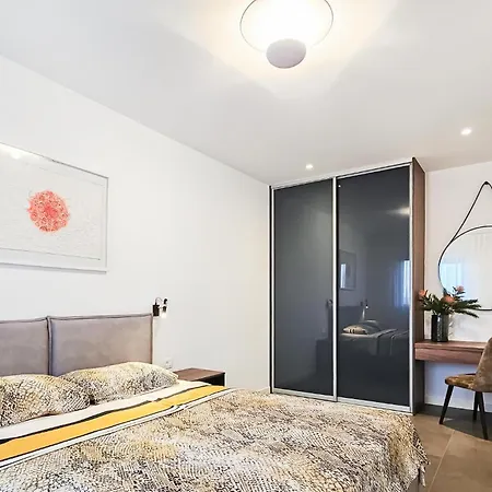 Awesome In With Kitchen Holiday home Basanija
