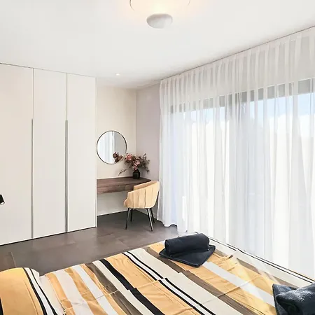 Awesome In With Kitchen Holiday home