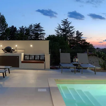 Awesome In With Kitchen Holiday home *