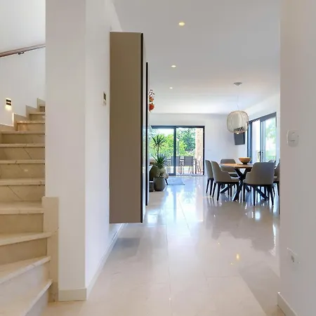 Awesome In With Kitchen 別荘